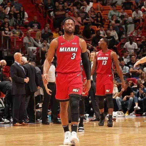 3-2伯恩茅斯，桑德兰队史首次英超联赛两球落后逆转取胜（桑德兰英超史首次两球落后逆转，3-2击败伯恩茅斯）