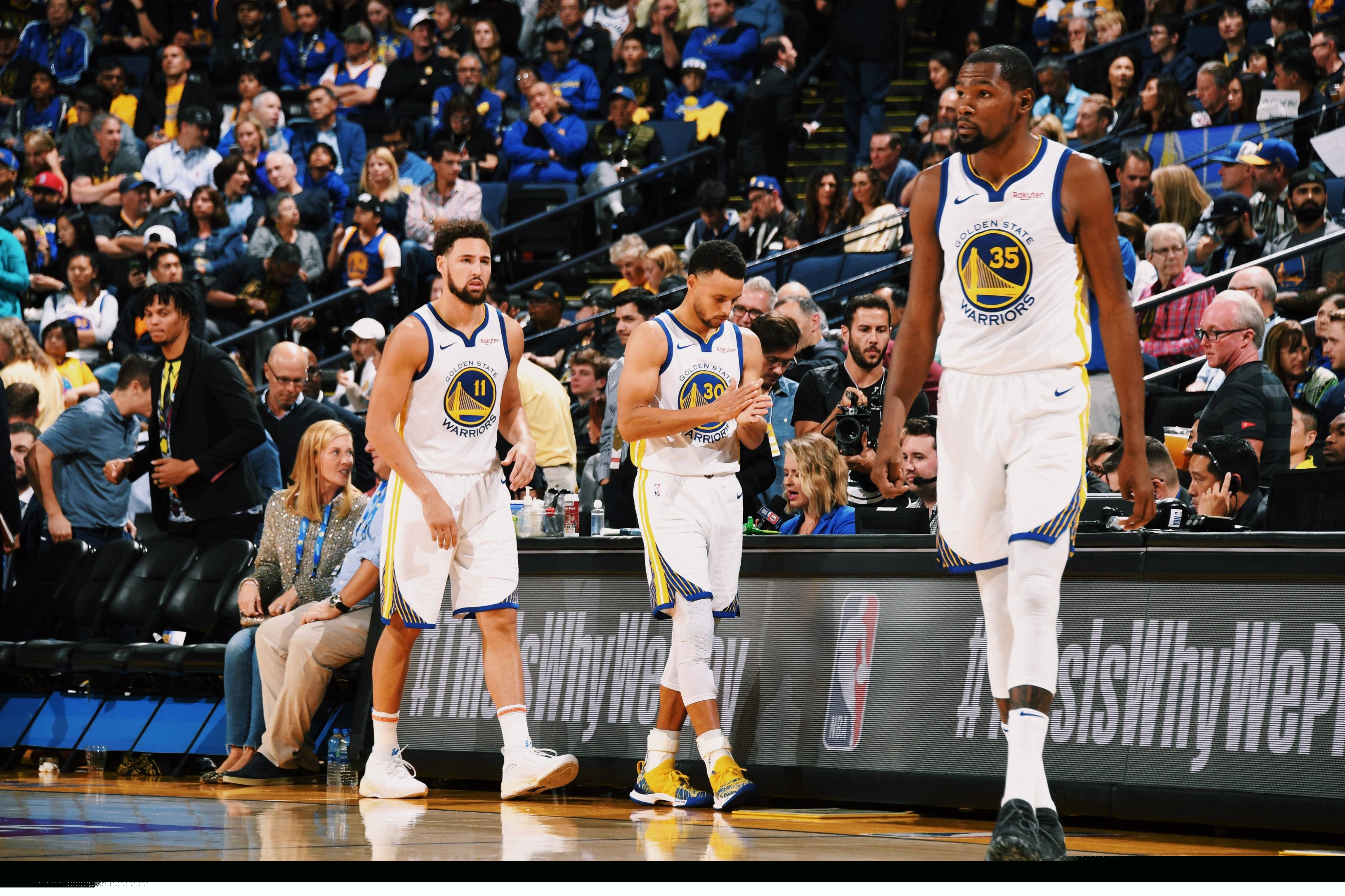 手感全无！阿努诺比9中1拿到2分3板1助，正负值-11（状态低迷！阿努诺比9投1中仅2分3板1助，正负值-11）