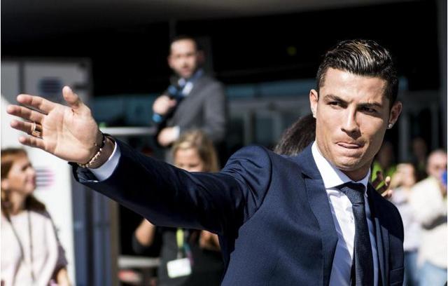 意媒：为避免球迷干扰，斯帕莱蒂决定尤文不在那不勒斯过夜（意媒：为防球迷滋扰，斯帕莱蒂安排尤文赛后不在那不勒斯留宿）