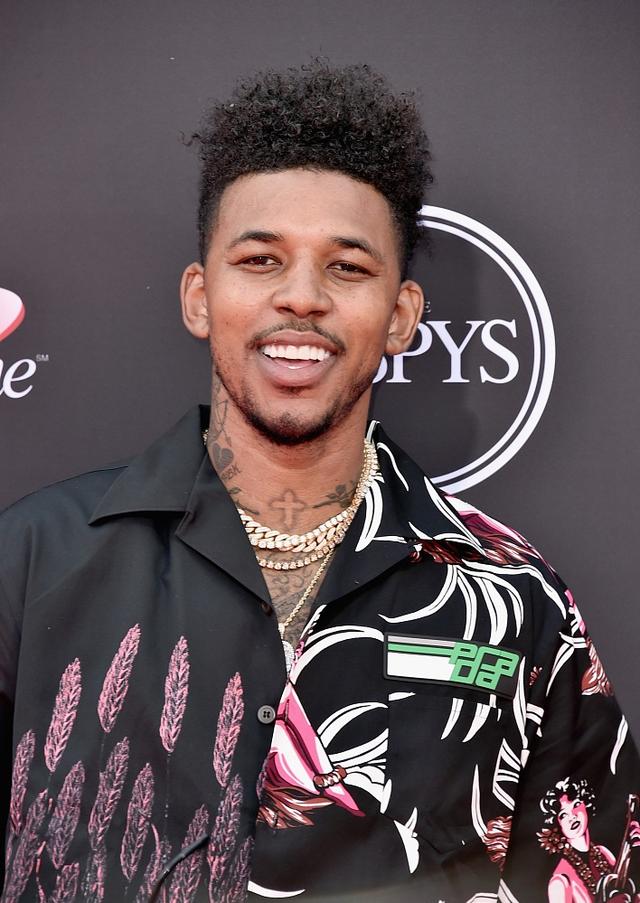 吉迪表现抢眼，独揽18分5助（吉迪大放异彩，斩获18分5助攻）