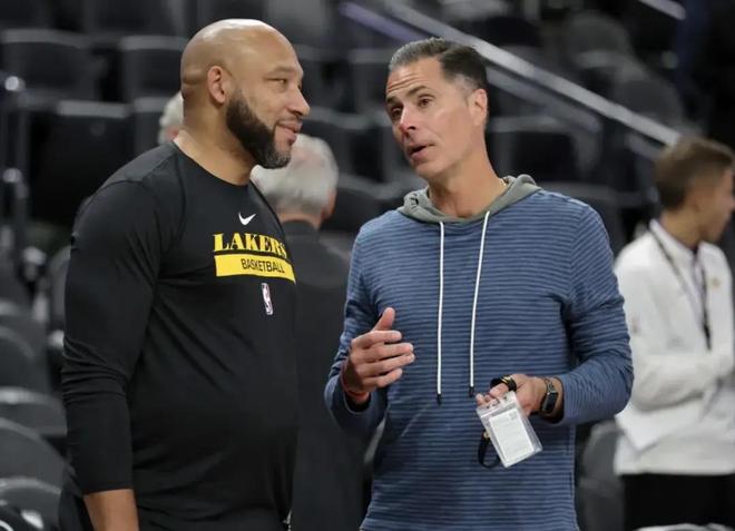 葡萄牙11月大名单：C罗领衔，菲利克斯、莱奥、B费在列（葡萄牙公布11月国家队名单：C罗领衔，菲利克斯、莱奥、B费入选）