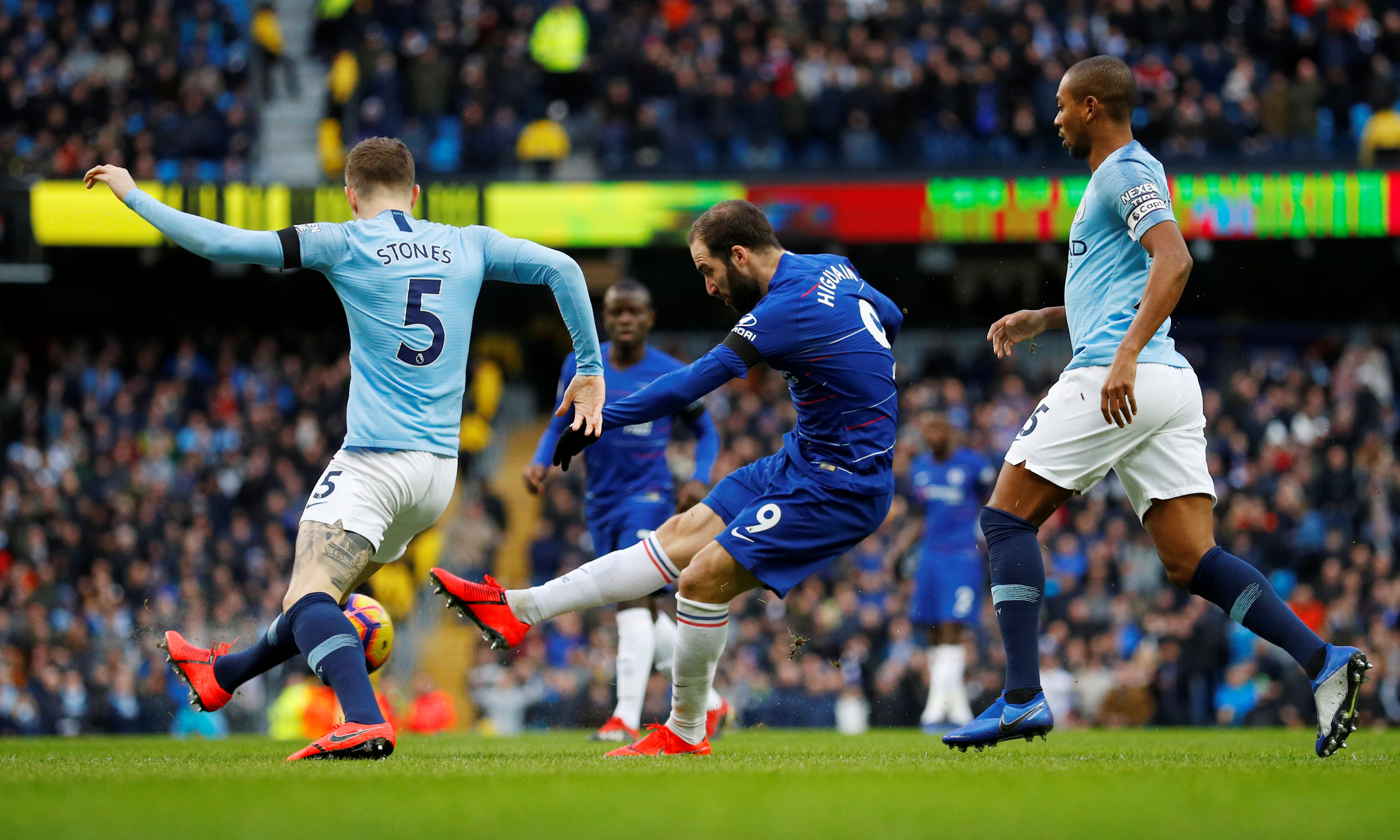 中国女足2-3苏格兰女足，张琳艳、吴澄舒互相传射，豪厄特吊射双响（中国女足2-3惜败苏格兰，张琳艳吴澄舒互相传射，豪厄特吊射梅开二度）