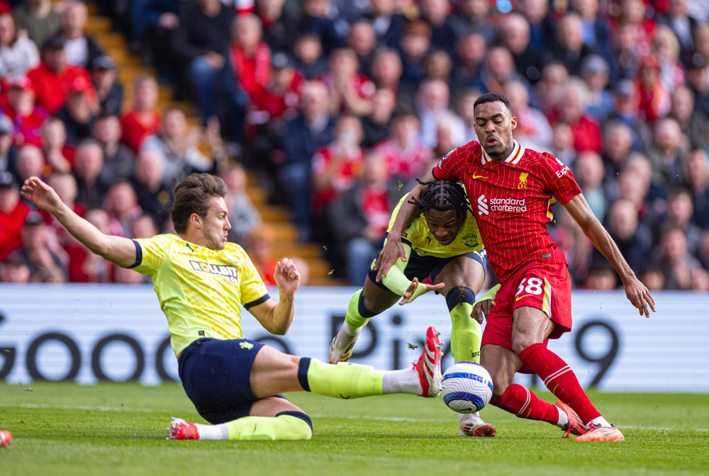 篮球勇士球星连续三场助攻上双（勇士球星三场连送两位数助攻）