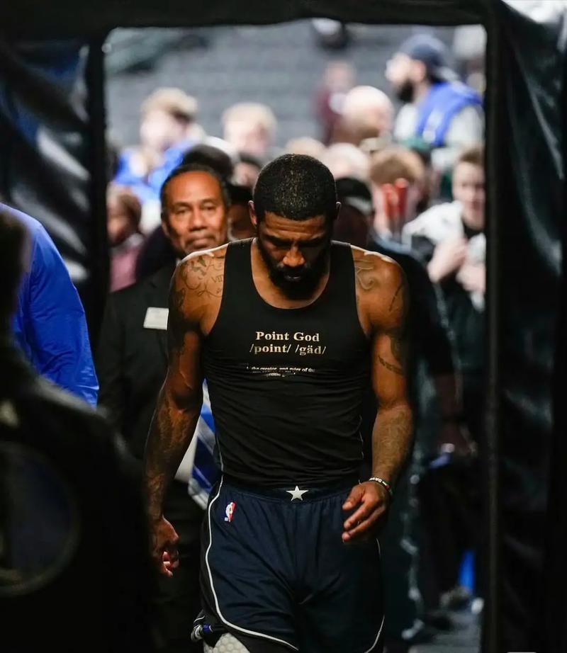 韩旭：冲击海外能和世界最高水平球员竞争 之后再帮中国女篮提升（韩旭：先赴海外挑战世界顶尖球员，归来再助中国女篮提升）