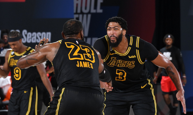 跑动最多，却最不显眼（脚步最勤，却总被忽略）