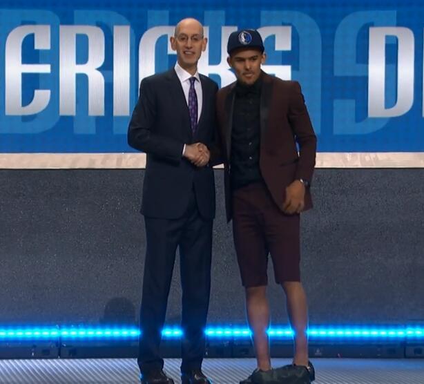 东体：申花主力赛季中后期身心疲劳，阵容一直是“明牌”状态（东体：申花主力后半程身心俱疲，阵容长期被对手看透）