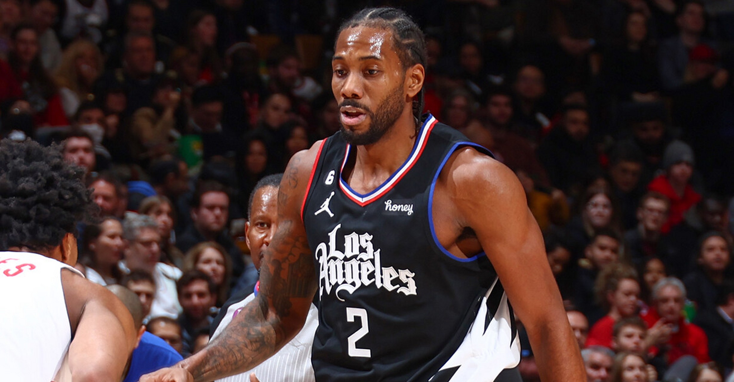 波兰媒体：莱万妻子经常分享跳交际舞的视频，引发了夫妻争吵（波媒称莱万妻子频晒交际舞视频，夫妻为此发生争执）