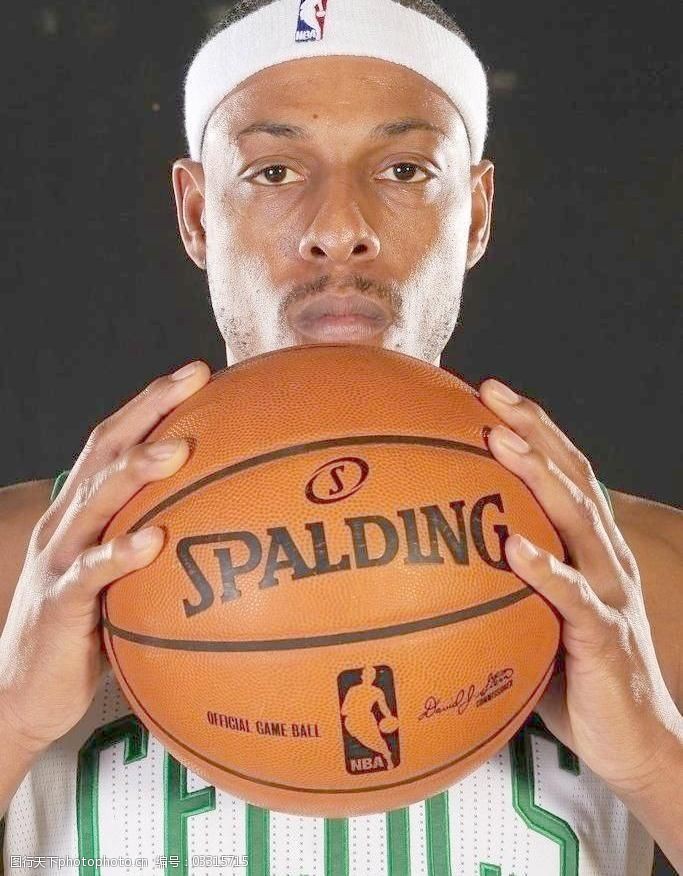 埃奇库姆成76人队史最年轻得分20+助攻5+且0失误球员（埃奇库姆创队史纪录，成为76人最年轻完成20+分、5+助攻且零失误的球员）