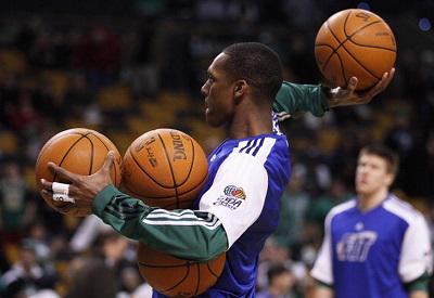 弗拉格：我不太了解杨瀚森，但从录像来看他体型庞大手感很好（弗拉格：虽对杨瀚森了解有限，但从录像看他体格魁梧、手感出色）