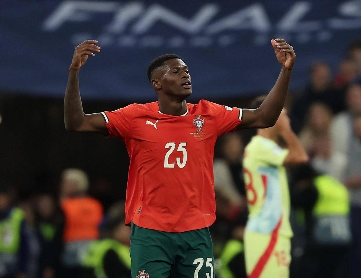 太阳报：成本上升至瓜帅投资餐厅倒闭；多名球星&教练曾光临（太阳报：成本飙升拖垮瓜迪奥拉投资餐厅，多位球星与教练曾到访）