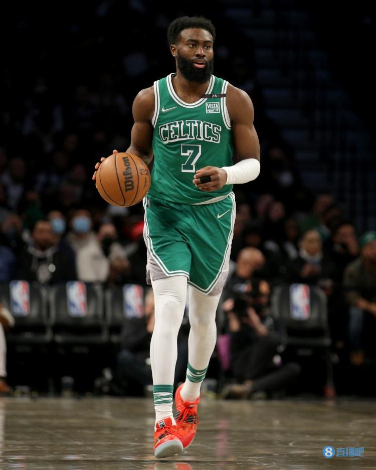 空砍大号两双！浓眉全场28投16中得到35分17篮板（浓眉28投16中轰下35分17篮板，豪取大号两双却无奈空砍）