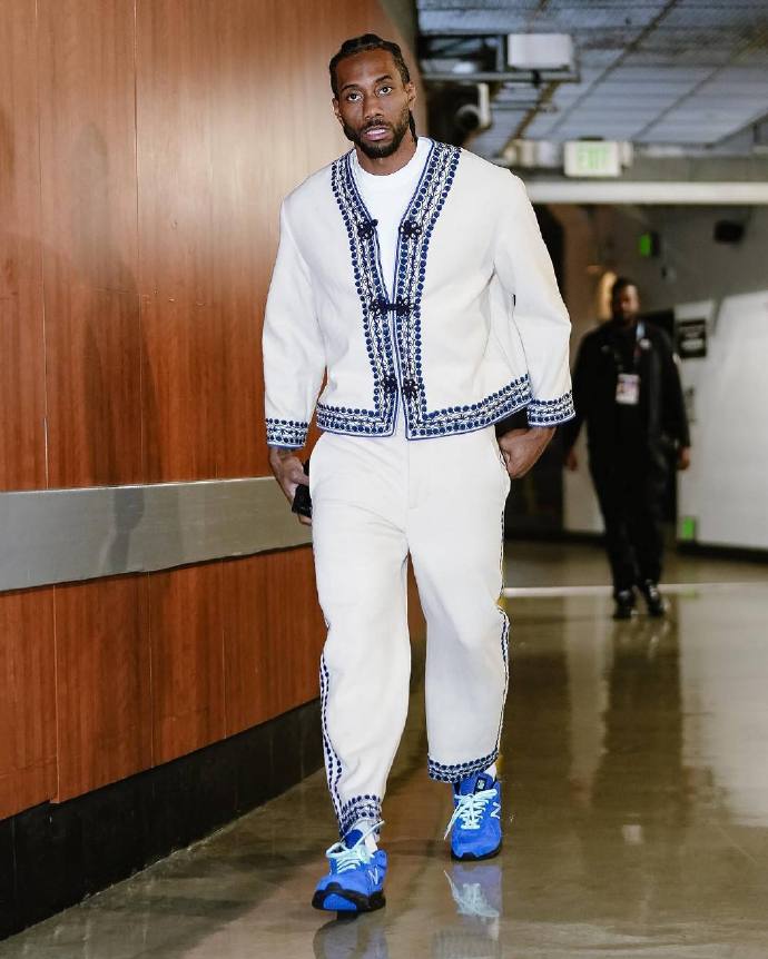 热刺官方：德拉古辛新赛季将改穿球队的3号球衣（热刺官宣：德拉古辛下赛季将身披3号战袍）