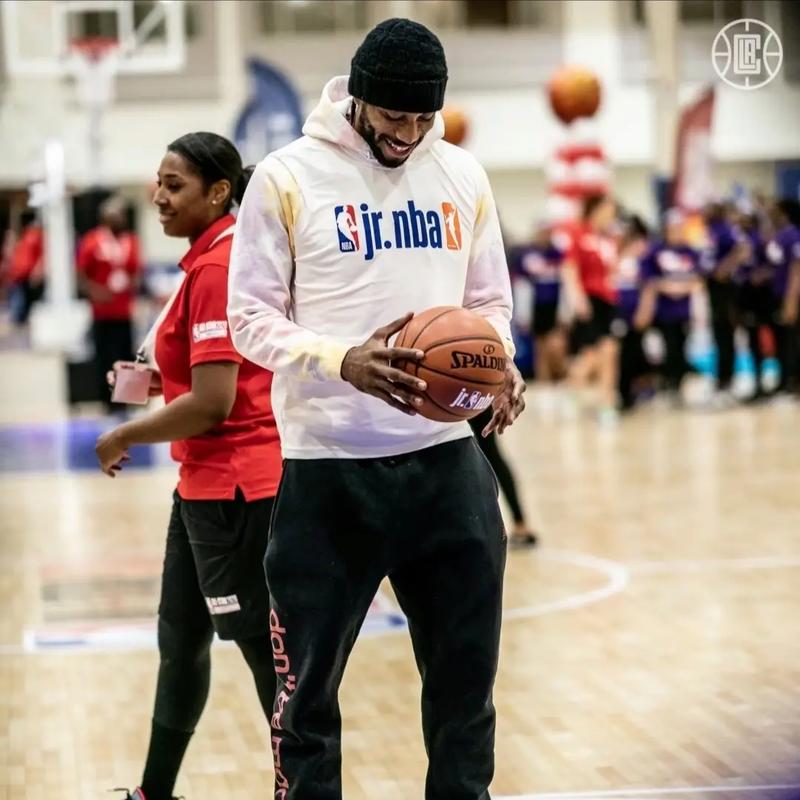 港媒：虽无缘亚洲杯，但港足总依旧为港队发放了100万奖金（港媒：无缘亚洲杯，香港足总仍为港队派发100万奖金）