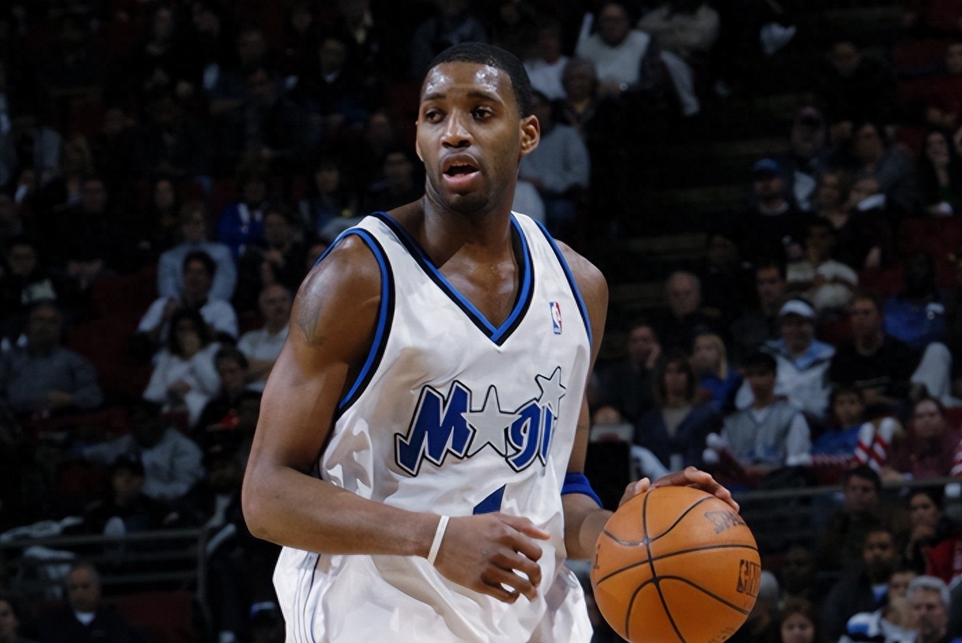 徐杰防守技巧独步武林，晃飞对手如凌波微步（徐杰防守技艺冠绝江湖，步伐如凌波般晃飞对手）