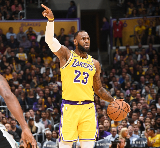 英格兰队＆曼城祝斯特林31岁生日快乐 切尔西无表示 周薪超30万镑（31岁生日斯特林获英格兰队与曼城送祝福，切尔西未表态，周薪超30万镑）