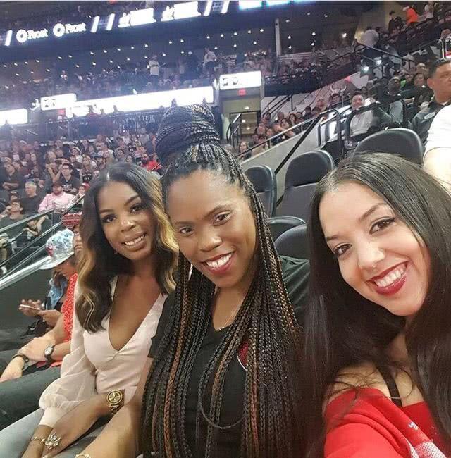 内维尔：我相信萨拉赫会留下，斯洛特一直期待他能道歉（内维尔：看好萨拉赫留队，斯洛特始终期待其道歉）