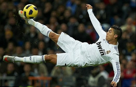 AI裁判时代的体育公平，一场技术与人性的永恒博弈（AI裁判登场：体育公平在技术与人性之间的持久对决）