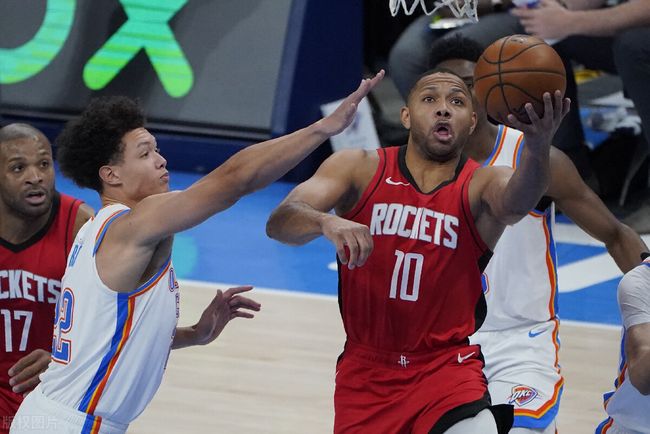 意甲：尤文客场3-0轻取卡利亚里（意甲：尤文客场三球完胜卡利亚里）