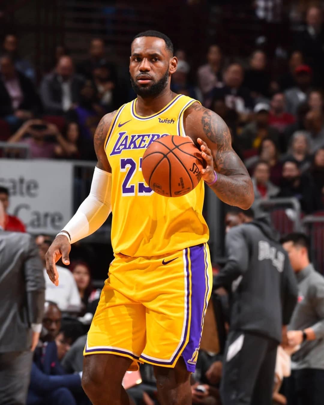 米体：家乡球队维亚雷焦深陷低迷，里皮对球员讲话鼓励他们（米体：维亚雷焦陷入低谷，里皮发声鼓舞球员）