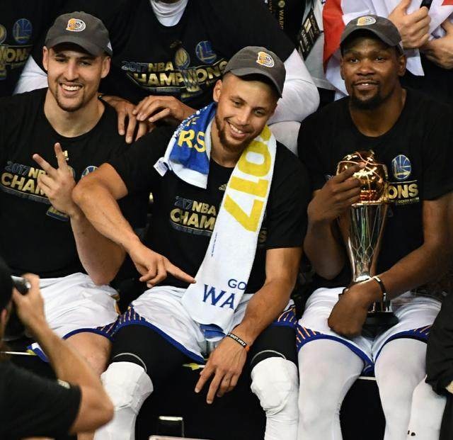 半场战报：米兰0-0拉齐奥，迈尼昂献神扑，红黑军团0射正（半场战况：米兰0-0拉齐奥，迈尼昂神勇救险，红黑军团零射正）