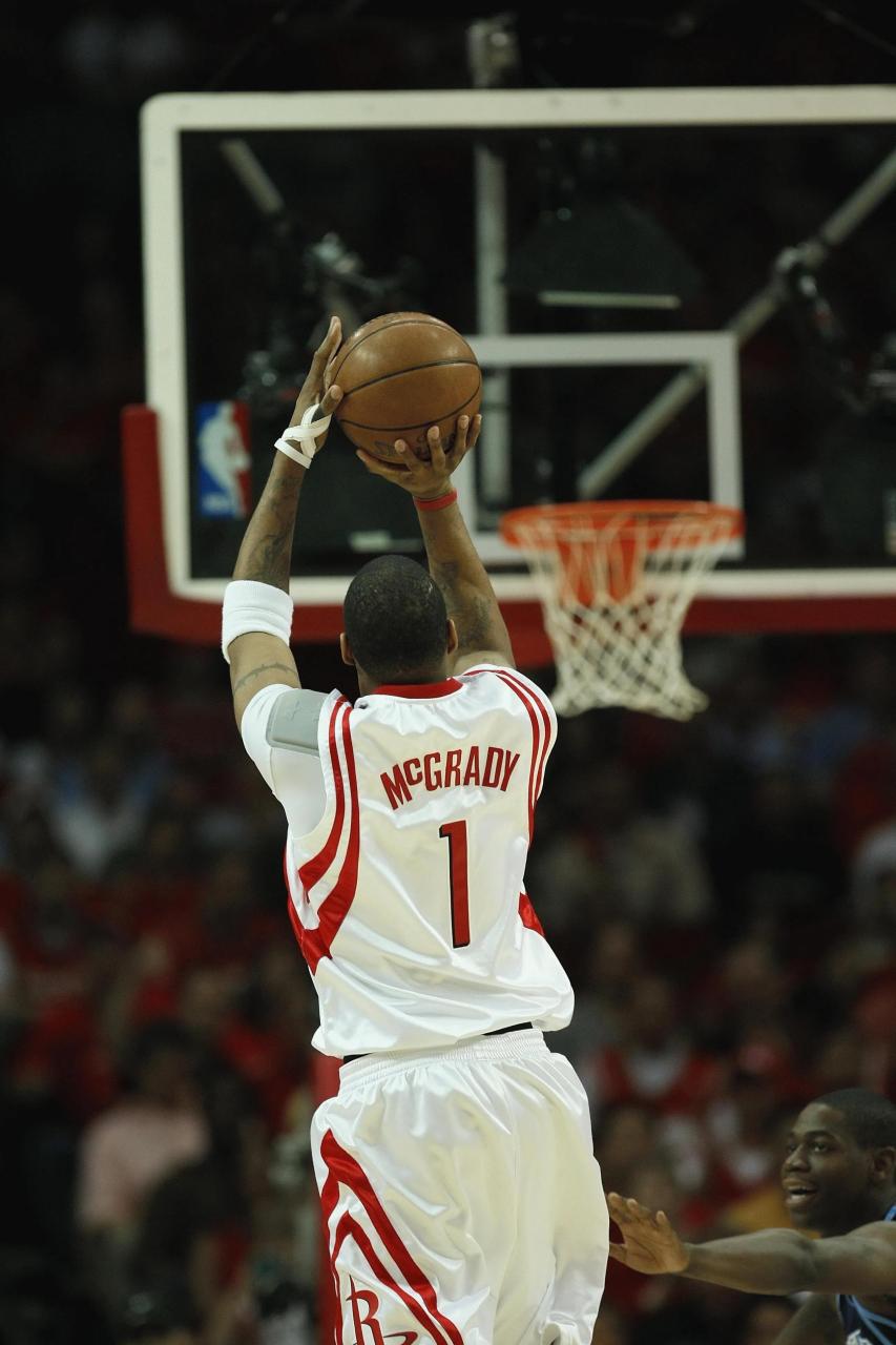 掘金主帅阿德尔曼：应该学学对面顺势倒地，也许能骗个哨子（掘金主帅阿德尔曼：也该学对手顺势倒地，说不定能博个哨）