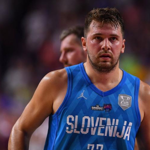 缺兵少将的上海海港，是中超唯一没有输给柔佛新山的球队（人手紧张的上海海港成中超唯一未负柔佛新山的球队）