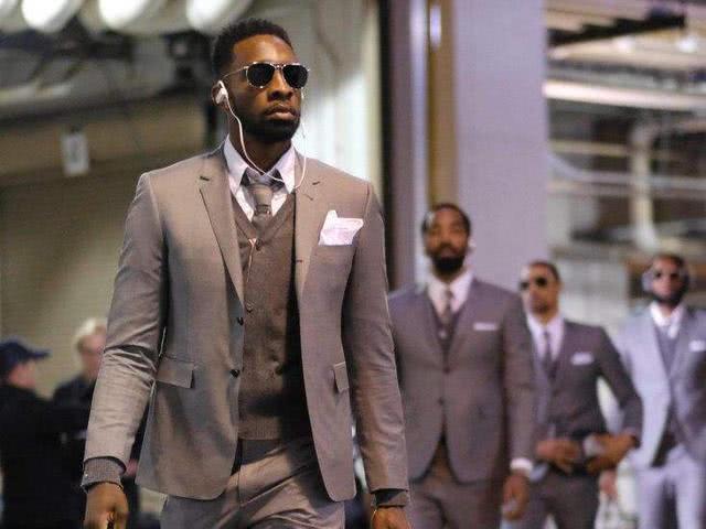 NBA杯东部决赛即将上演，尼克斯与魔术激战正酣（NBA杯东部决赛开战在即，尼克斯与魔术上演火爆对决）