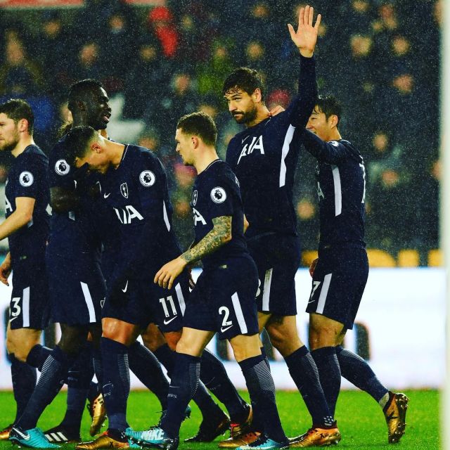 进攻状态不佳！西亚卡姆半场17分钟 11中3拿到11分2板2助（西亚卡姆手感欠佳：半场17分钟11投3中，收获11分2篮板2助攻）