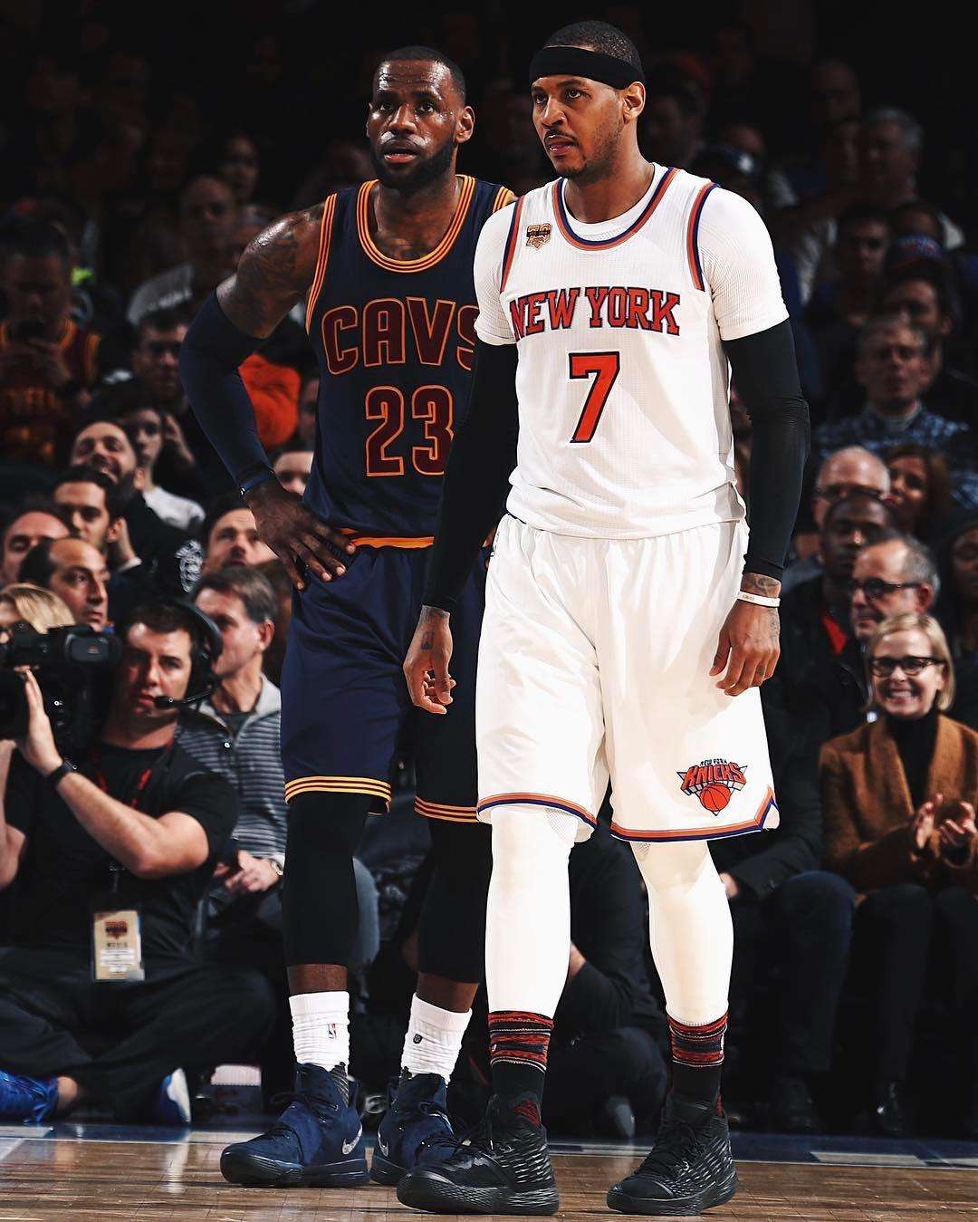 南非主帅：这次夺冠热门是摩洛哥；我坐飞机过来行李箱丢了（南非主帅称摩洛哥为夺冠头号热门，自曝飞抵途中行李遗失）